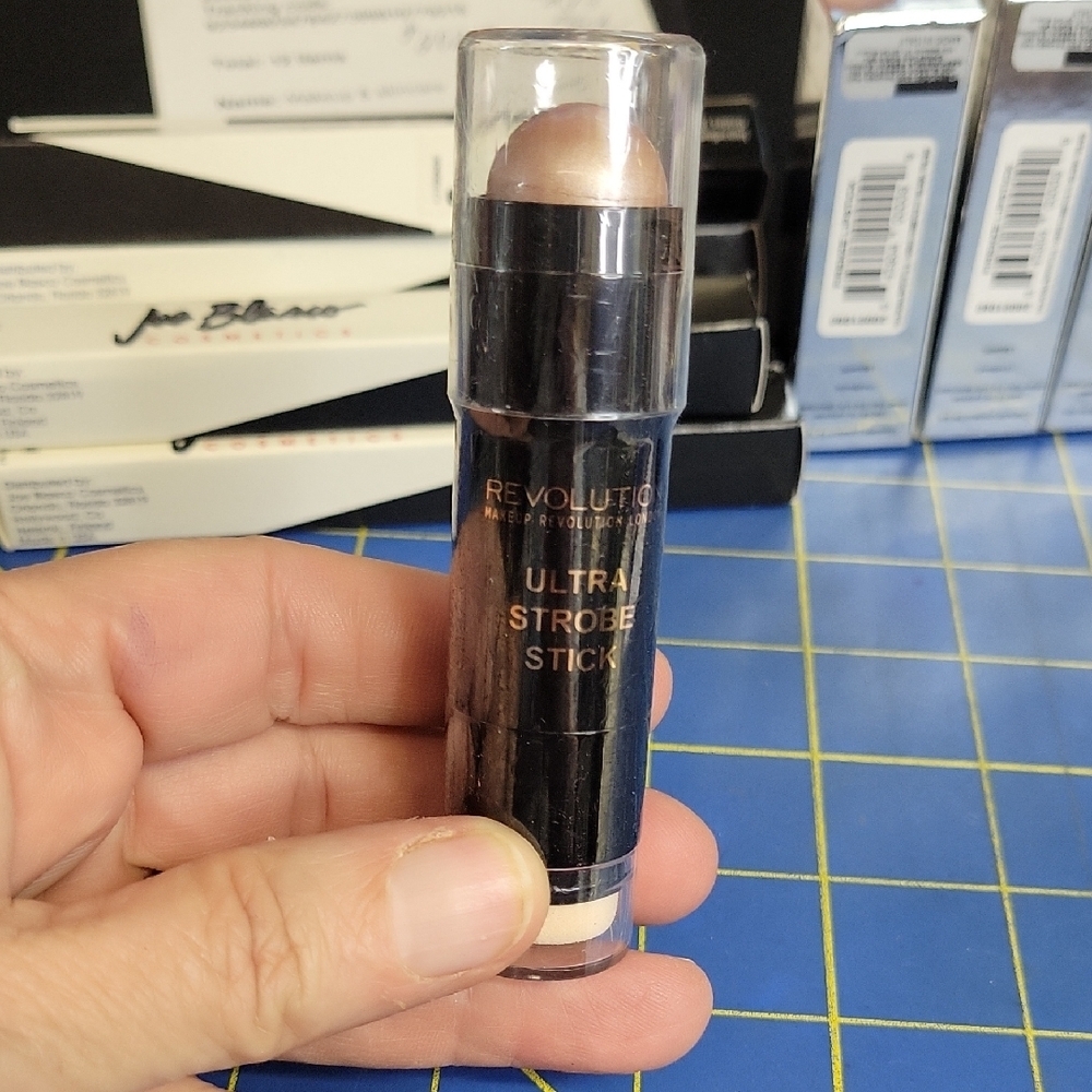 Revolution Cream Highlighter Stick Radiant Glow Ultra Strobe Peach Lightening